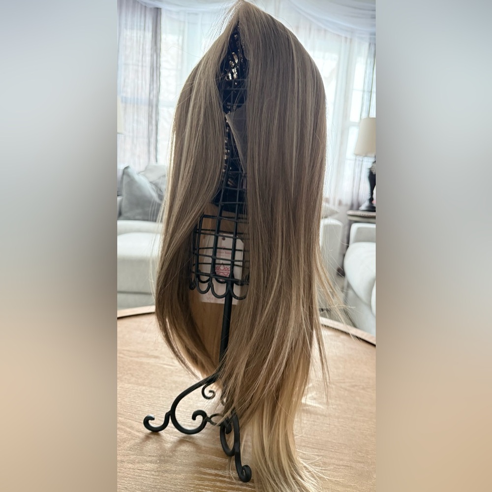 CSC Chelsey Smith Avery Taupe Blonde Wig, NWT